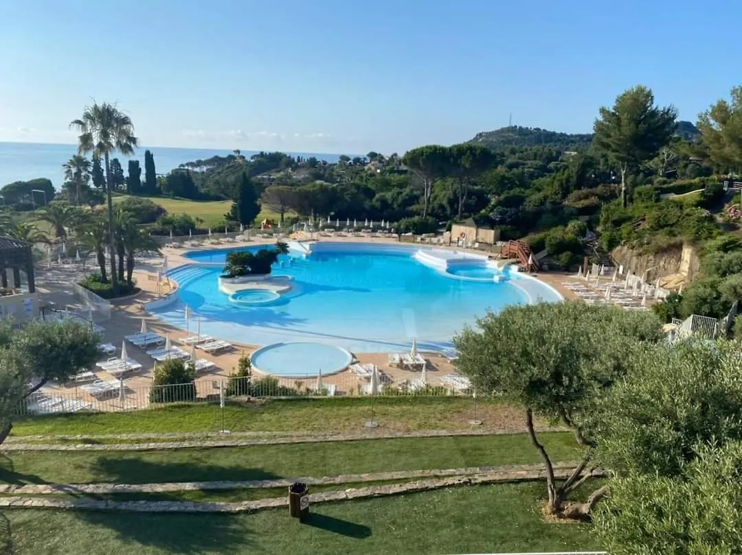 Saint-Raphael- Vue Mer Et Massif De L'Esterel 0*, Saint-Raphaël فرنسا