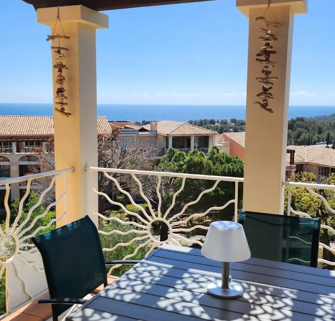 Saint-Raphael- Vue Mer Et Massif De L\'Esterel contacts